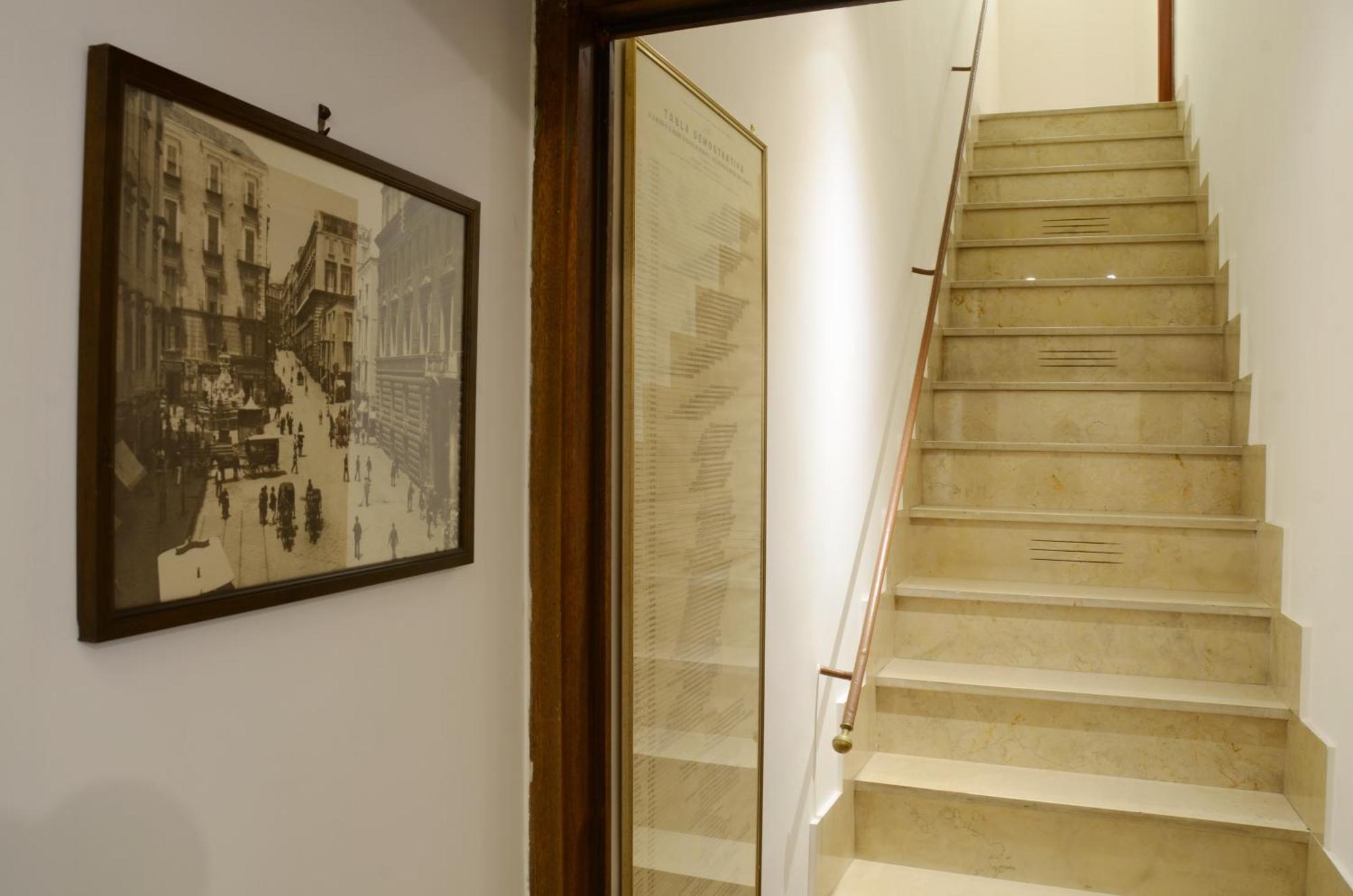 Casa Cesira Incentro Hotel Napoli Bagian luar foto